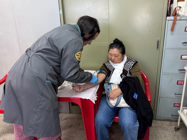 Idosos recebem atendimento de saúde no Centro de Referência do Idoso em ação com a Carim