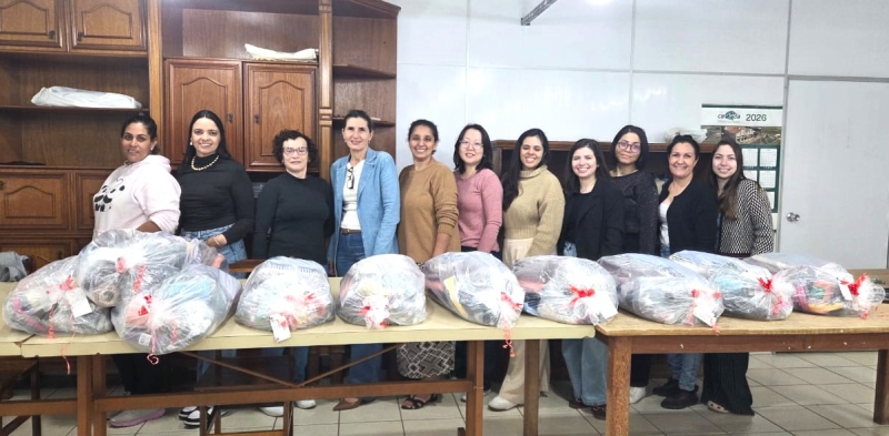 Fundo Social de Adamantina entrega kits para curso de Costura Básica