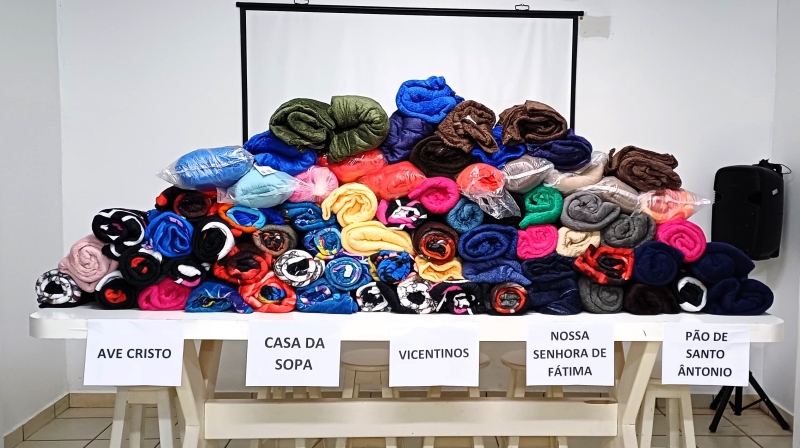Prefeitura de Adamantina doa 100 cobertores para entidades assistenciais locais