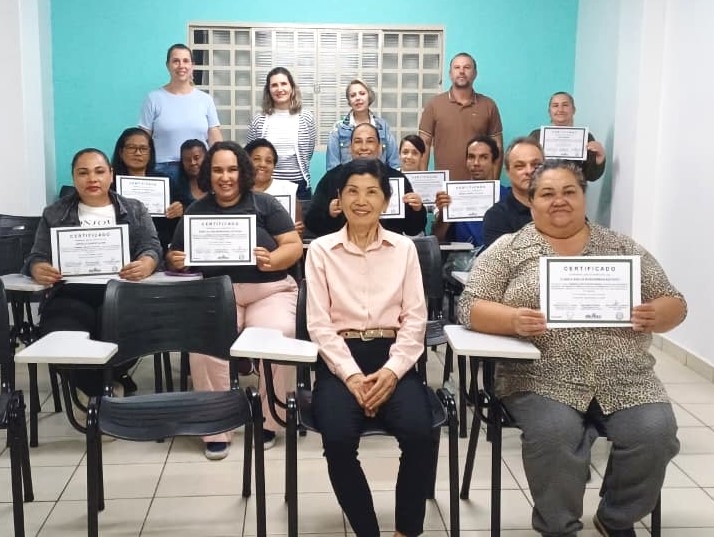 Prefeitura de Adamantina entrega certificados de curso de Massas e Molhos Artesanais