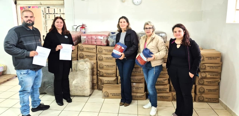 Apoio a Famílias Vulneráveis em Adamantina Através de Doações de Cobertores e Cestas Básicas