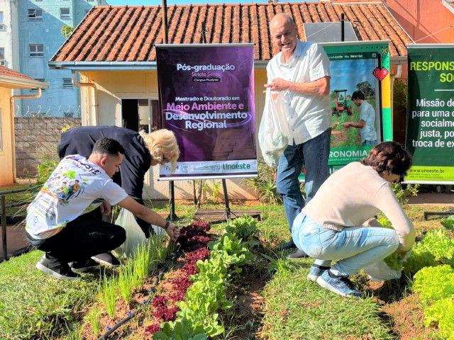 Prefeito de Presidente Prudente Visita Projeto de Horta Agroecológica na Vila Dignidade