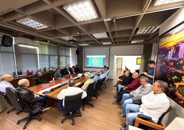 Prefeito de Tupã discute eficiência energética com a Fipe em reunião técnica