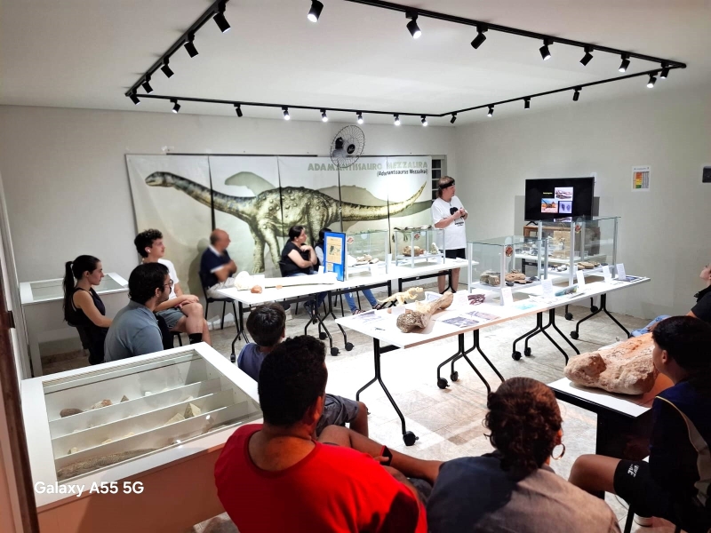 Museu de Adamantina realiza oficina sobre Adamantisaurus com grande participação do público