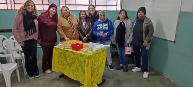Atividade no CRAS Cambuci destaca a importância do Junho Violeta para idosos