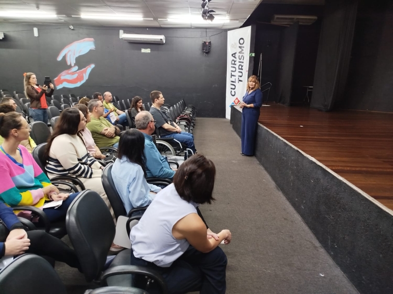 Encontro em Adamantina discute serviços prestados por detentos e reintegração social