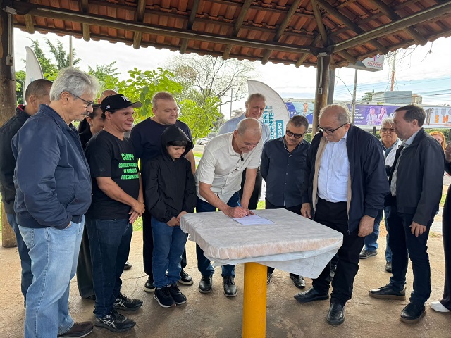 Prefeito assina ordem para estudos de drenagem no Córrego do Veado em Prudente