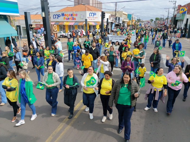 Desfile de 7 de Setembro em Adamantina celebra a Independência com grande participação popular