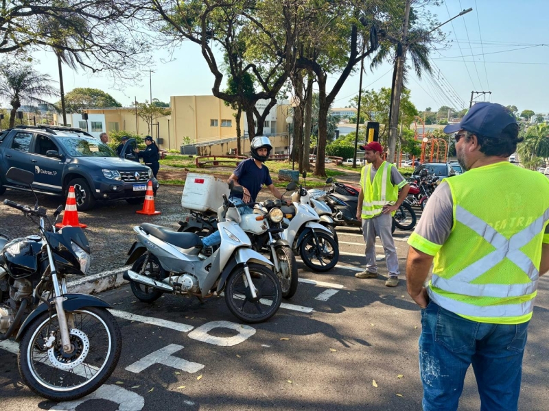 Conscientização no Trânsito: Ação em Adamantina Durante a Semana Nacional