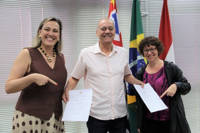 Prefeito sanciona lei que cria 121 novos cargos de professores na educação municipal