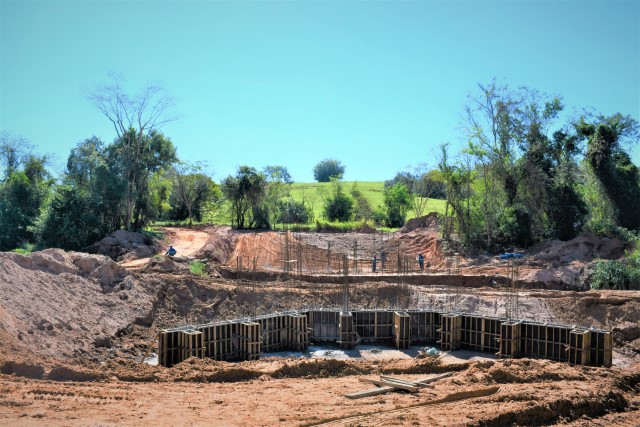 Nova ponte no Bairro Timburi avança com obras e investimentos do governo
