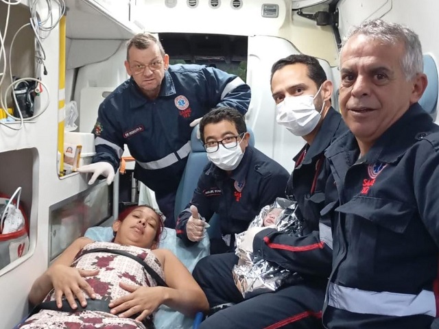 Parto de emergência é realizado com sucesso em ambulância em Presidente Prudente