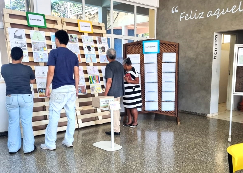 Adamantina realiza exposição sobre mulheres negras na Biblioteca Municipal