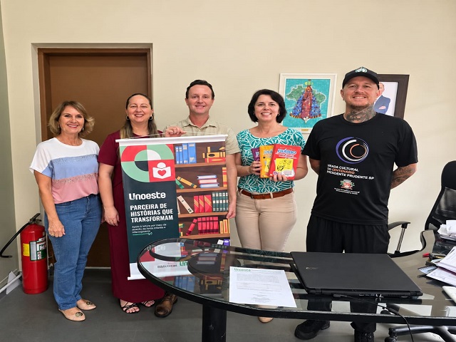 Biblioteca Municipal de Presidente Prudente Recebe Doação de Livros da Unoeste