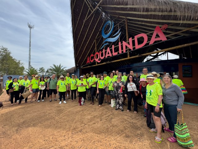 Idosos de Presidente Prudente desfrutam de dia divertido no parque aquático Acqualinda